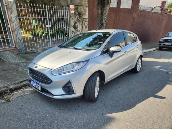 FORD FIESTA 1.6 TI-VCT FLEX TITANIUM PLUS POWERSHIFT FORD FIESTA 1.6 TI-VCT FLEX TITANIUM PLUS POWERSHIFT